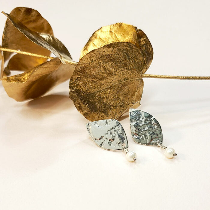 Boucles d'oreilles imaginées à Lyon par Sophie Mouleyre argent et perles d'eau douce