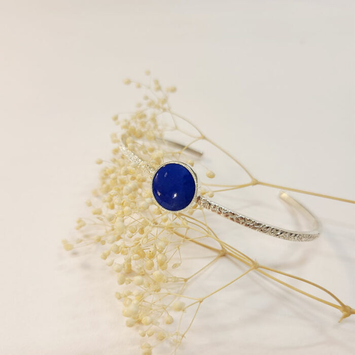 Bracelet ovale en argent et lapis lazuli fabriqué à Lyon à la bijouterie Sophie Mouleyre