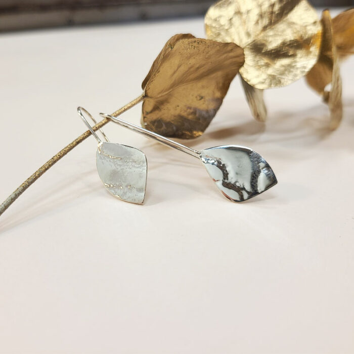 Boucles d'oreilles argent asymétriques création bijou contemporain Lyon Sophie Mouleyre